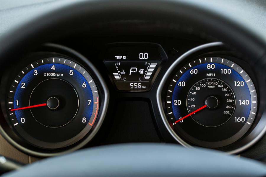  Hyundai Elantra Value Edition 2015 года  (фото 12 из 27)